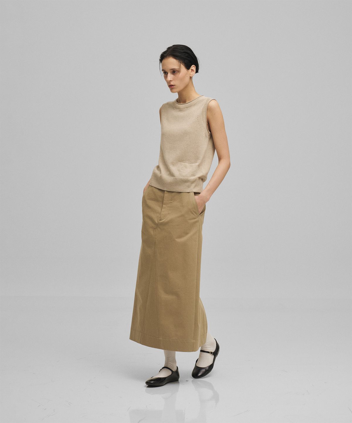 어나더오피스 우먼(ANOTHER OFFICE WOMEN) w. Flow Maxi Skirt (Khaki)