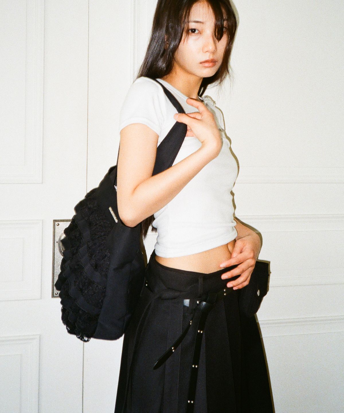 이우가마카라스(IUGAMAKARAS) Frilled Shopper Bag (Black)
