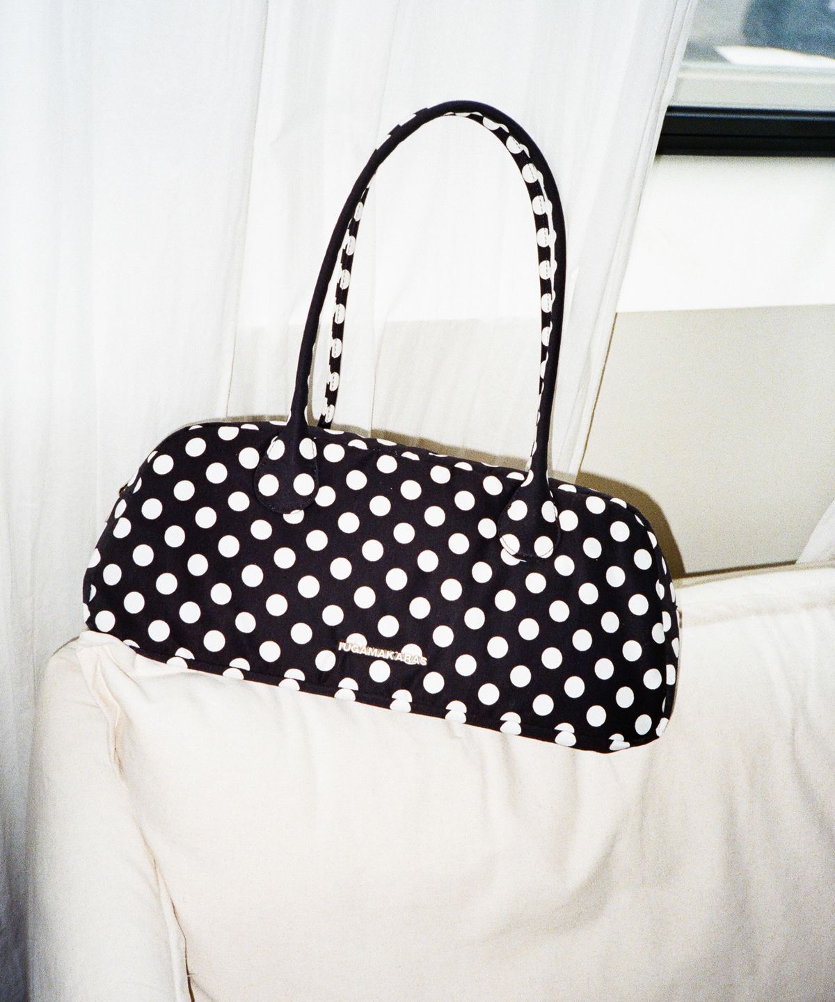 이우가마카라스(IUGAMAKARAS) Dot Pattern Baguette Bag (Black)