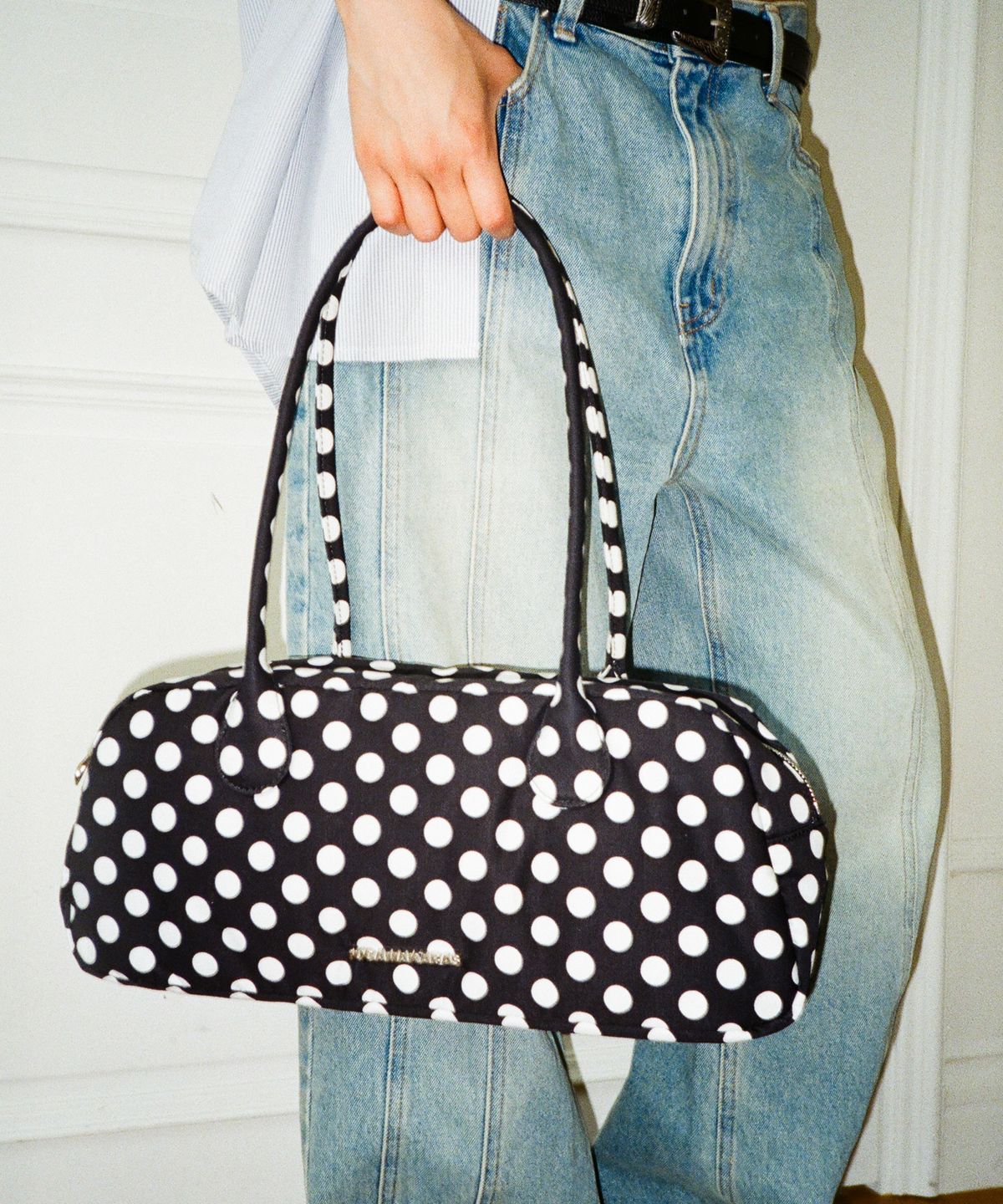 이우가마카라스(IUGAMAKARAS) Dot Pattern Baguette Bag (Black)