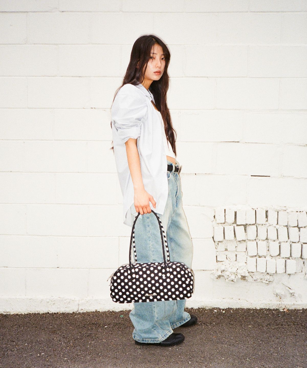 이우가마카라스(IUGAMAKARAS) Dot Pattern Baguette Bag (Black)