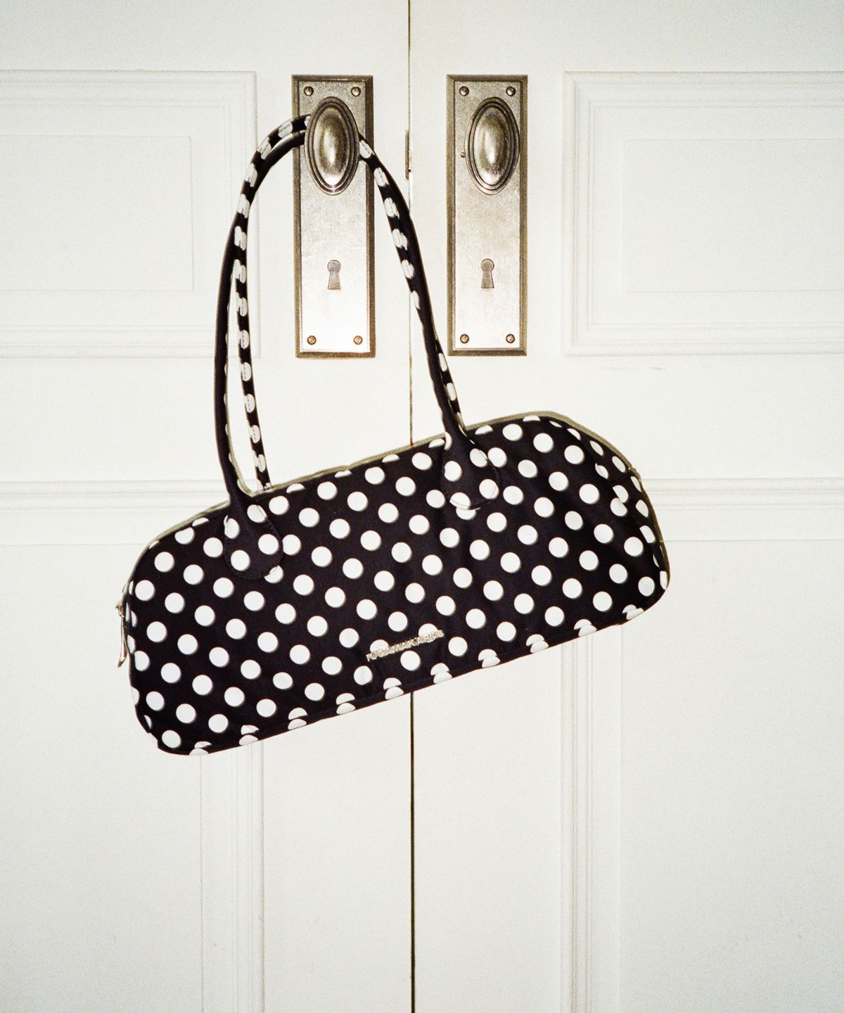 이우가마카라스(IUGAMAKARAS) Dot Pattern Baguette Bag (Black)