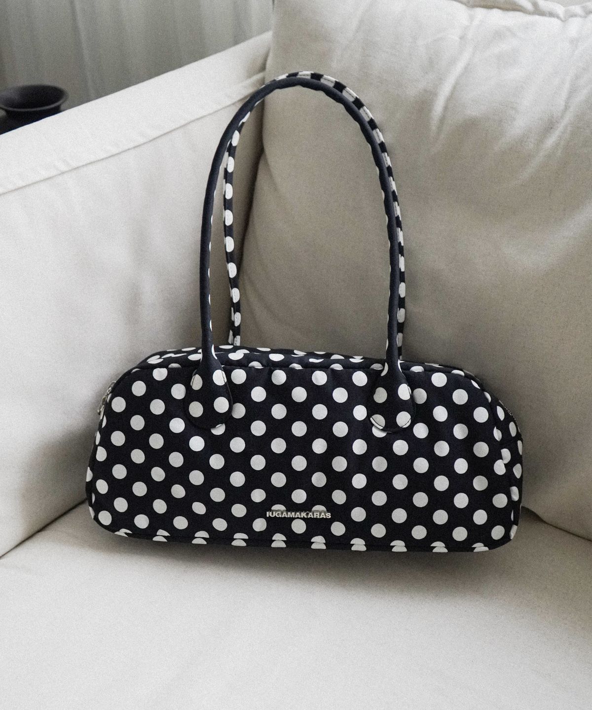 이우가마카라스(IUGAMAKARAS) Dot Pattern Baguette Bag (Black)