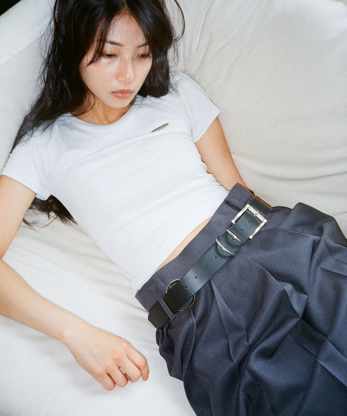 이우가마카라스(IUGAMAKARAS) Side Button Fitted Half Top (Sky Blue)