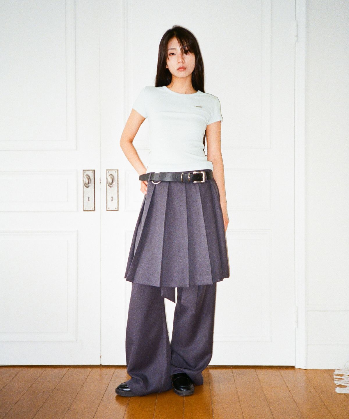 이우가마카라스(IUGAMAKARAS) Side Button Fitted Half Top (Sky Blue)