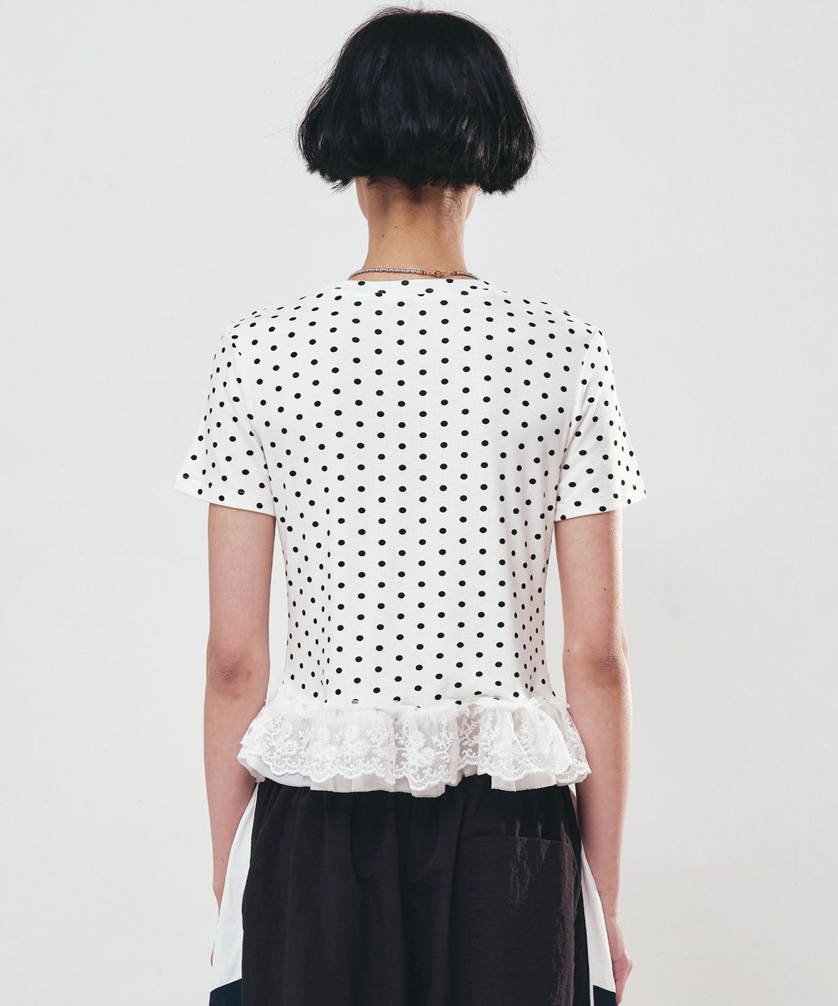 닉앤니콜(NICK&NICOLE) DOTS LACE HALF TOP_IVORY