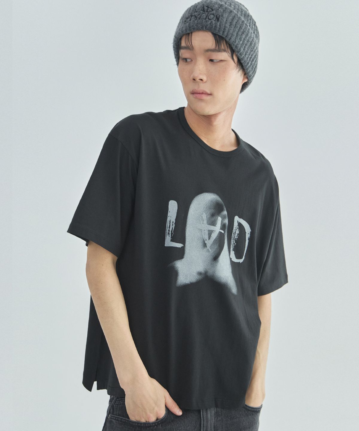 라드에디션(LAD EDITION) 리버스A 그래픽 오버핏 티셔츠_블랙