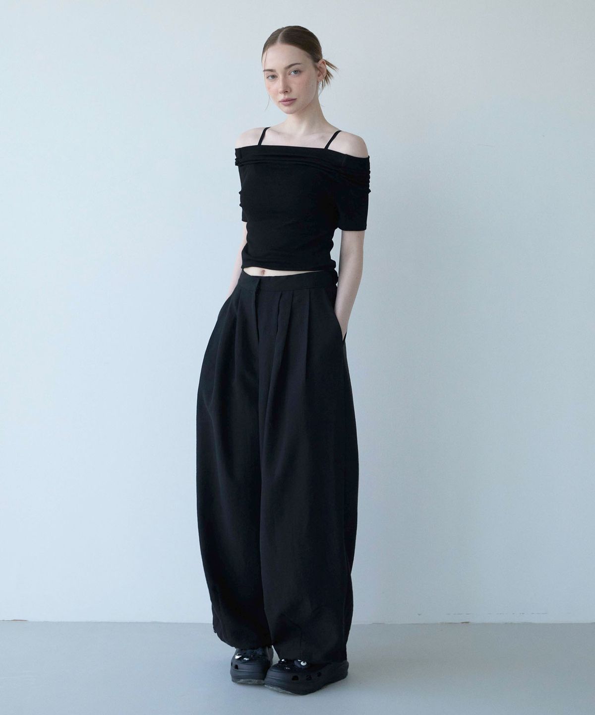 무아르모아(MOIREMOA) draw string wide pants-black