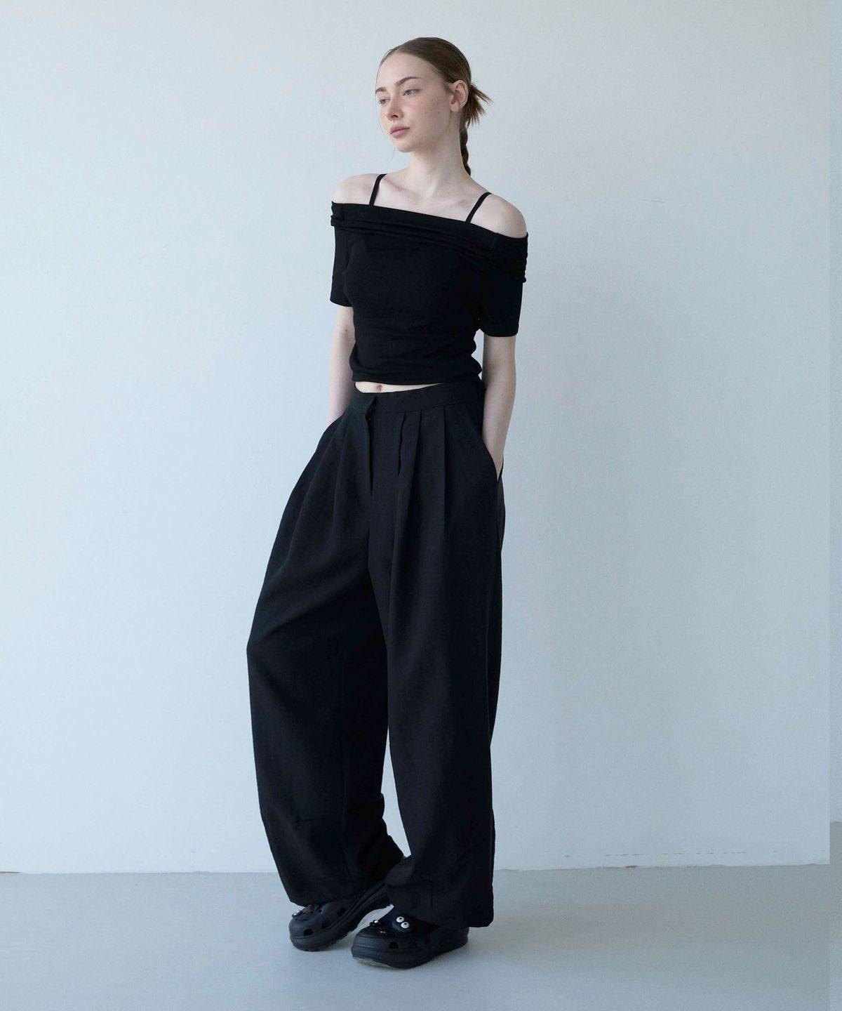 무아르모아(MOIREMOA) draw string wide pants-black