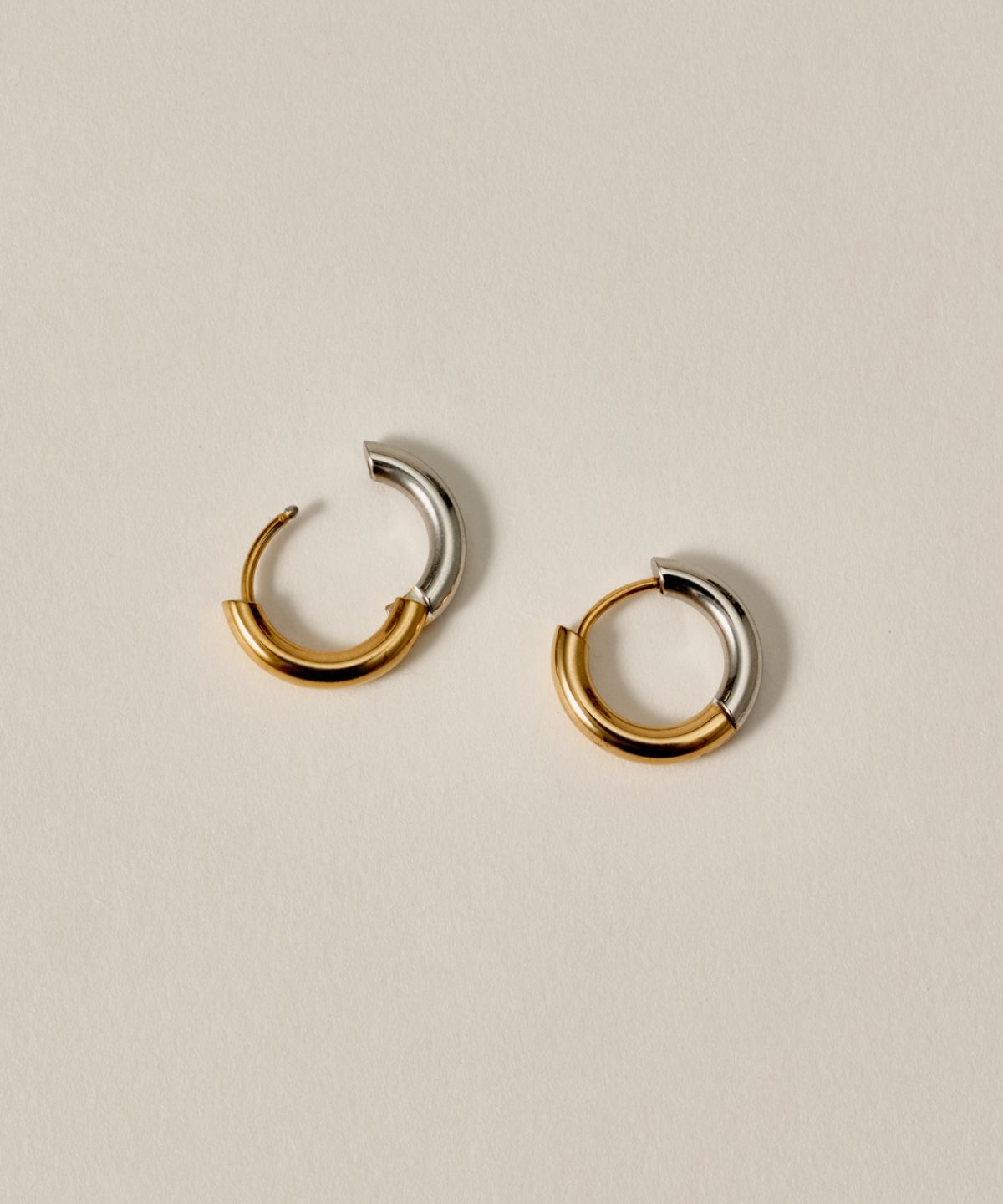노비스도쿄(NOVICE TOKYO) 오픈형 믹스 후프 피어스 1.5cm  Bicolor Hinged Hoop Pierce［Stainless］