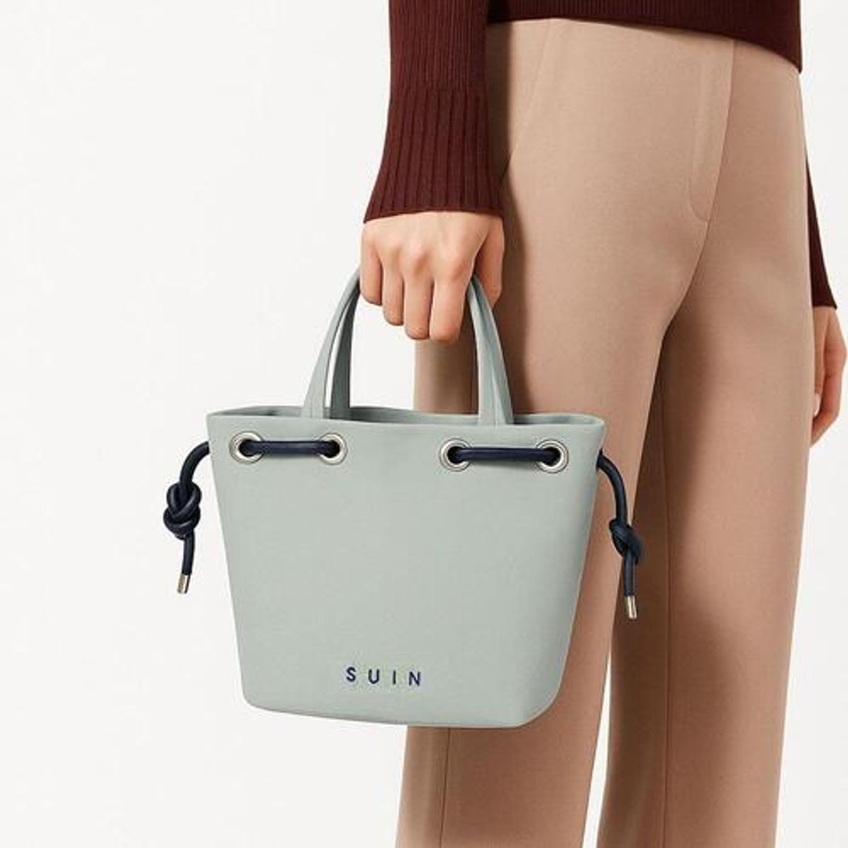 수인(SUIN) 아일렛 사각토트백- 연그레이