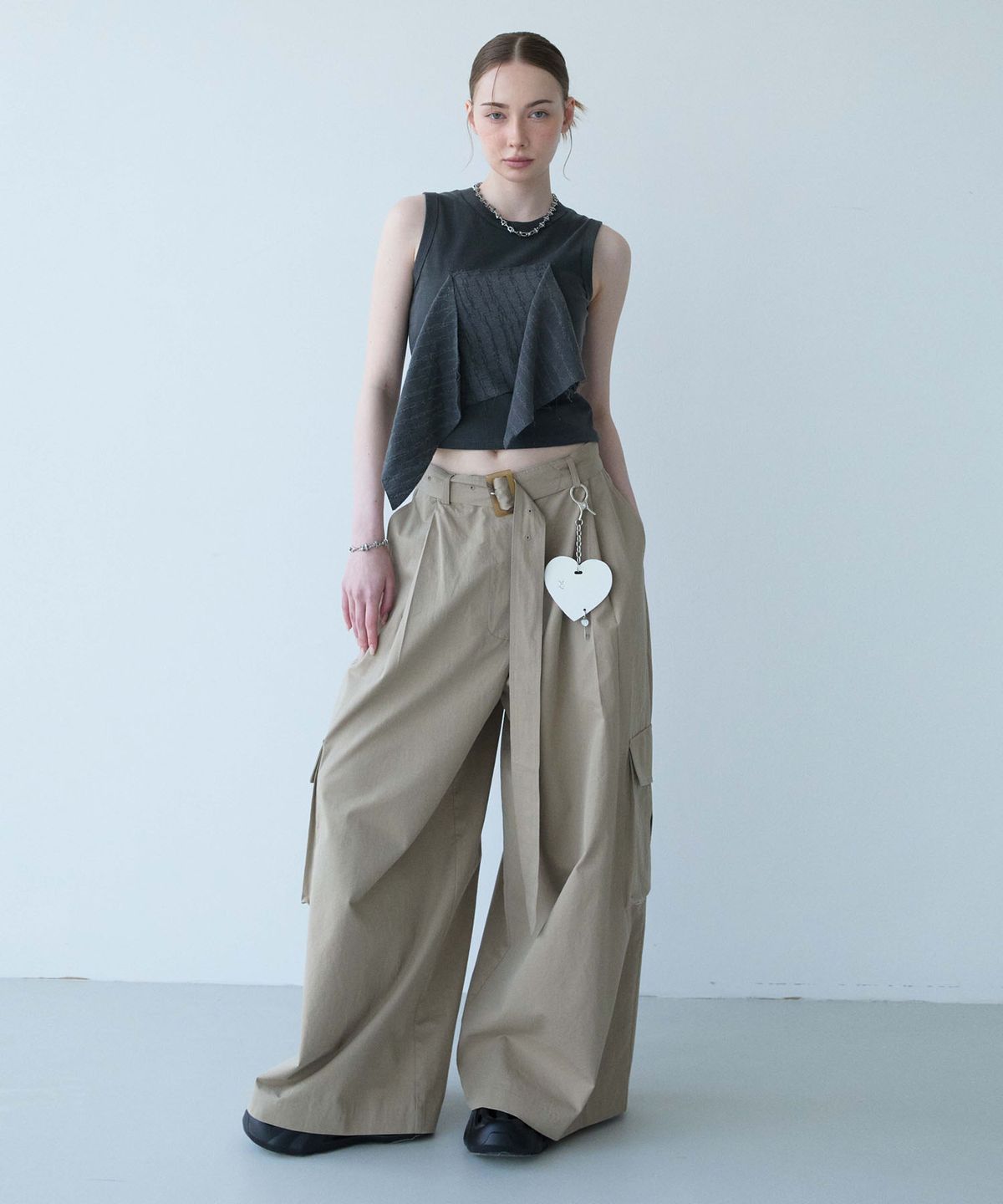 무아르모아(MOIREMOA) Belt Cotton Cargo Pants-Beige
