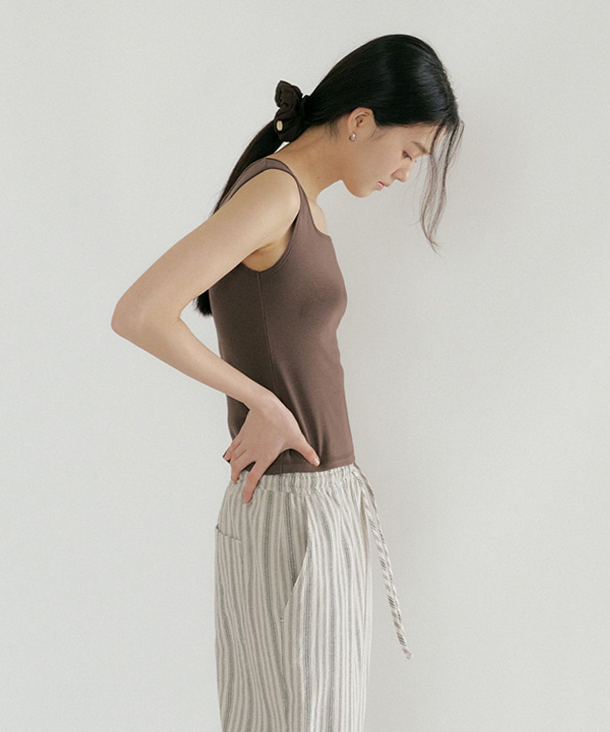 링서울(LINGSEOUL) square neck sleeveless top-brown