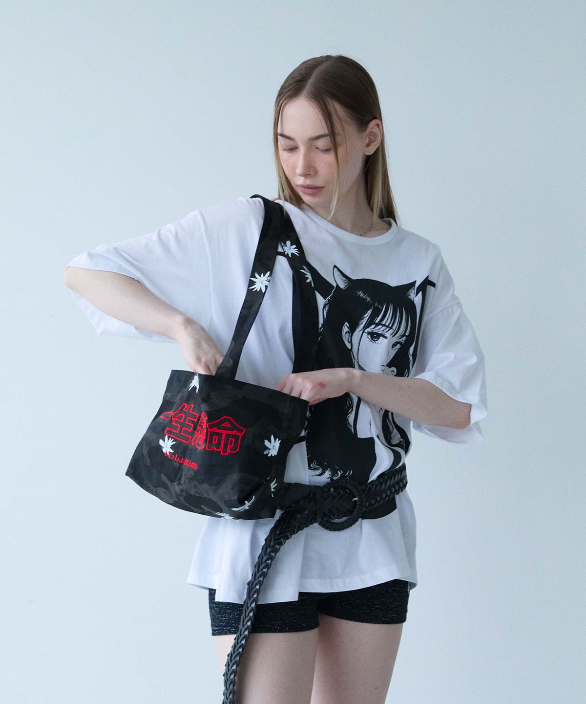 무아르모아(MOIREMOA) MO Neko Graphic T-shirt-white
