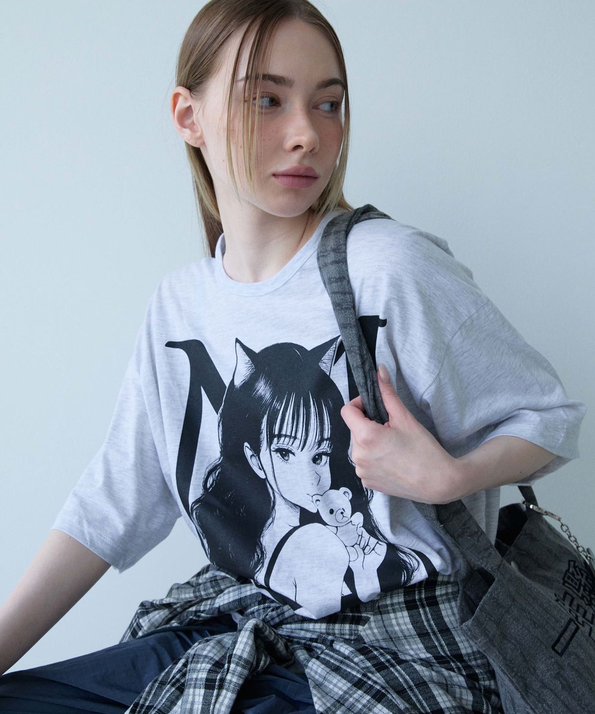 무아르모아(MOIREMOA) MO Neko Graphic T-shirt-melange