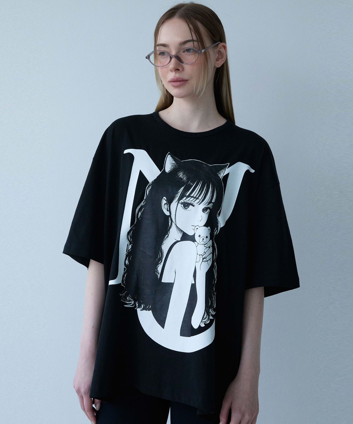 무아르모아(MOIREMOA) MO Neko Graphic T-shirt-black