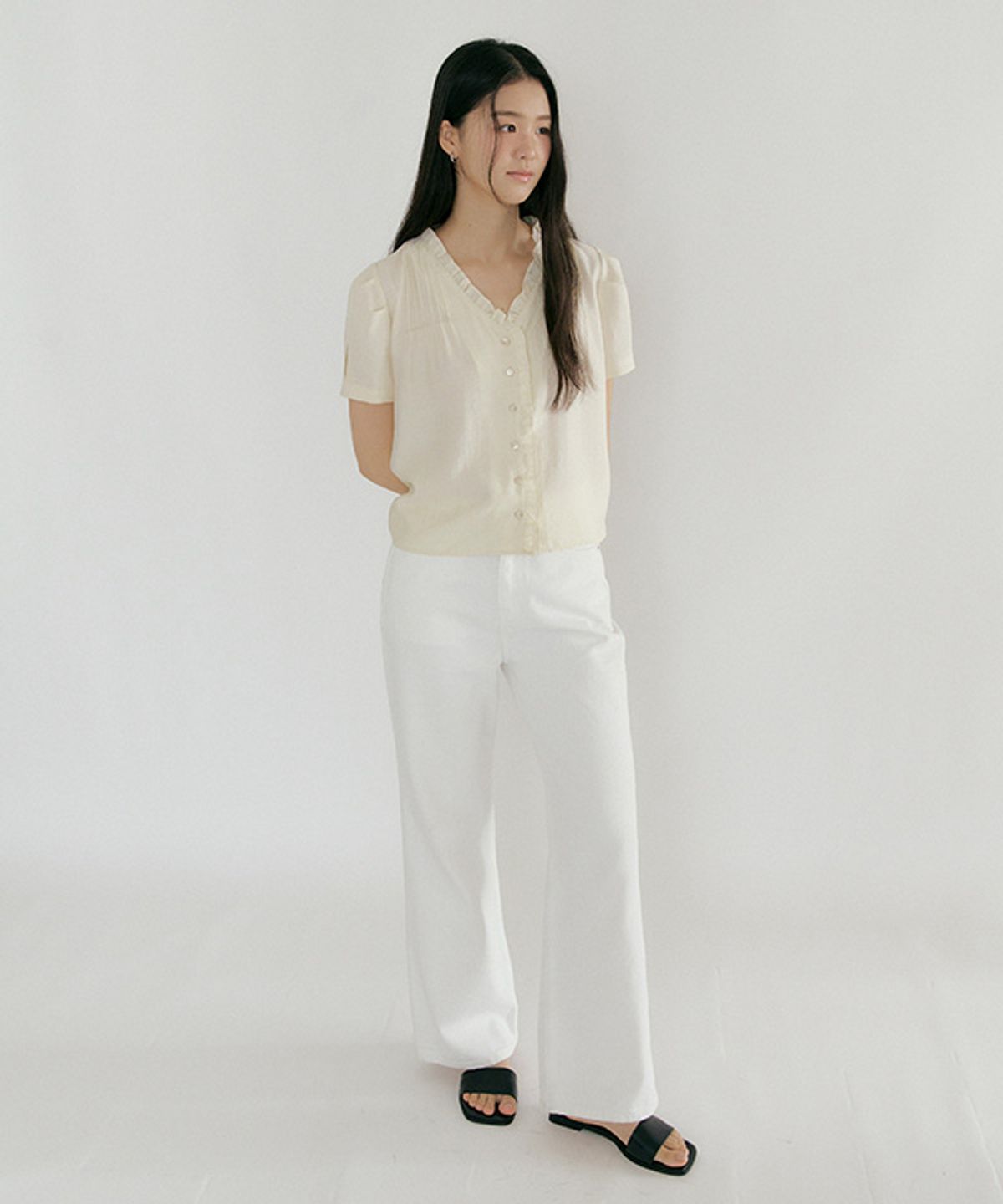 링서울(LINGSEOUL) pintuck frill blouse-cream