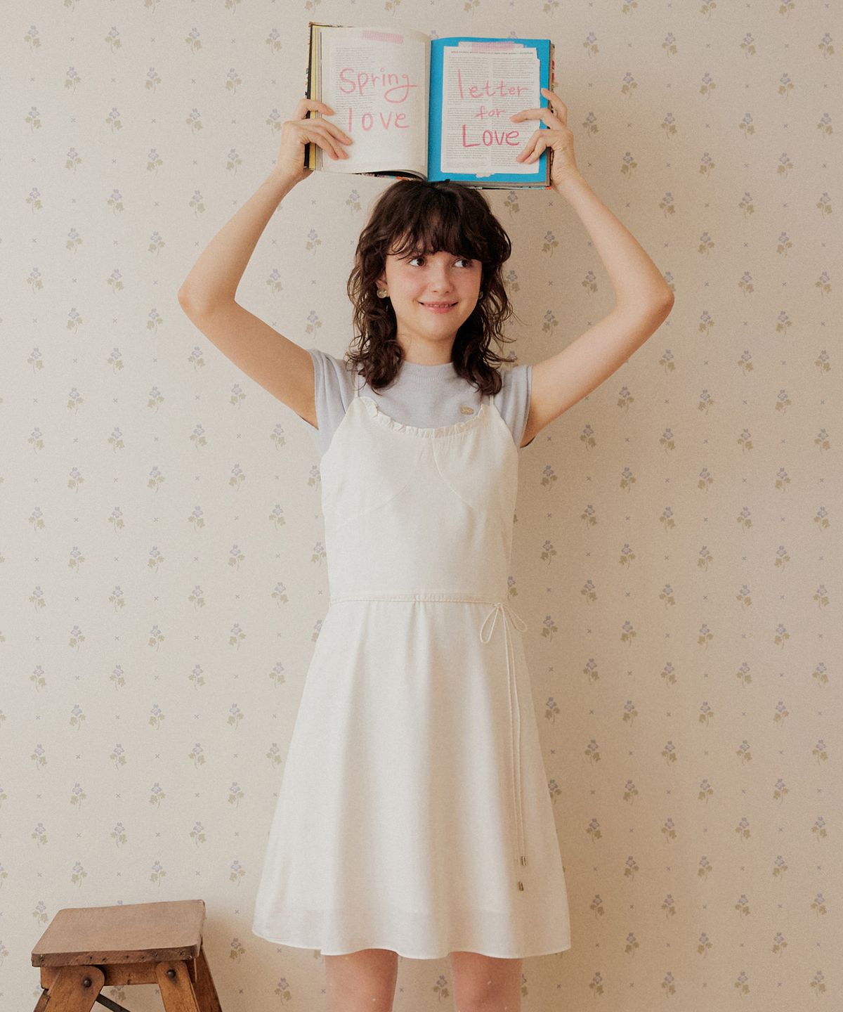 어다울(ADAUL) Jacquard rope belt frill neck mini dress - ivory