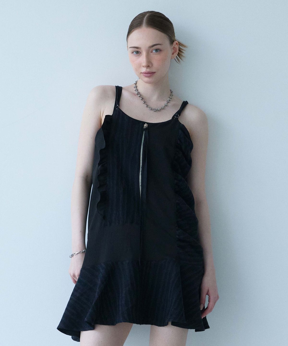 무아르모아(MOIREMOA) Layer Patch Zip-Up Dress-black