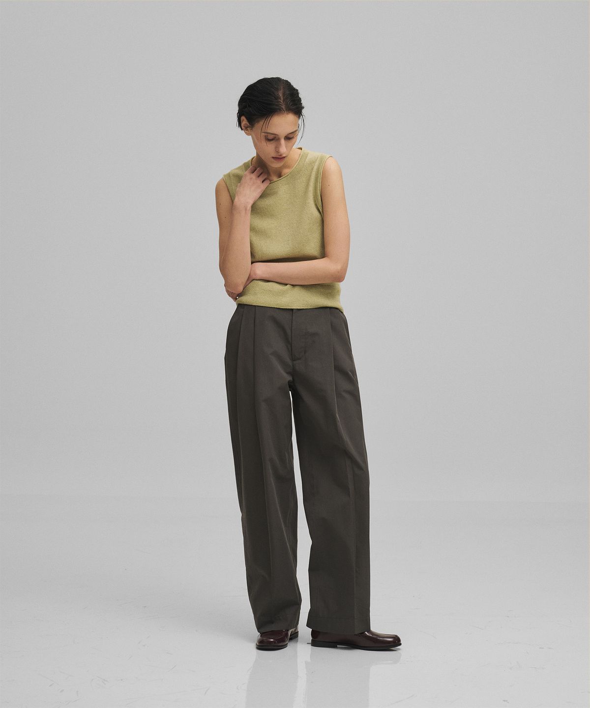 어나더오피스 우먼(ANOTHER OFFICE WOMEN) w. Structure 2tuck Wide Pants (Graphite)