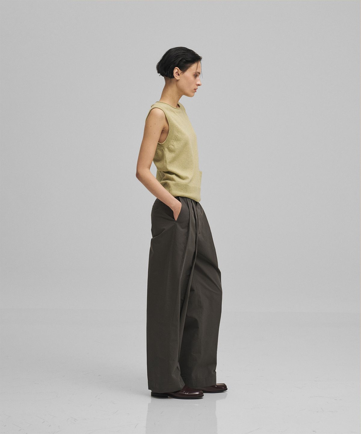 어나더오피스 우먼(ANOTHER OFFICE WOMEN) w. Structure 2tuck Wide Pants (Graphite)