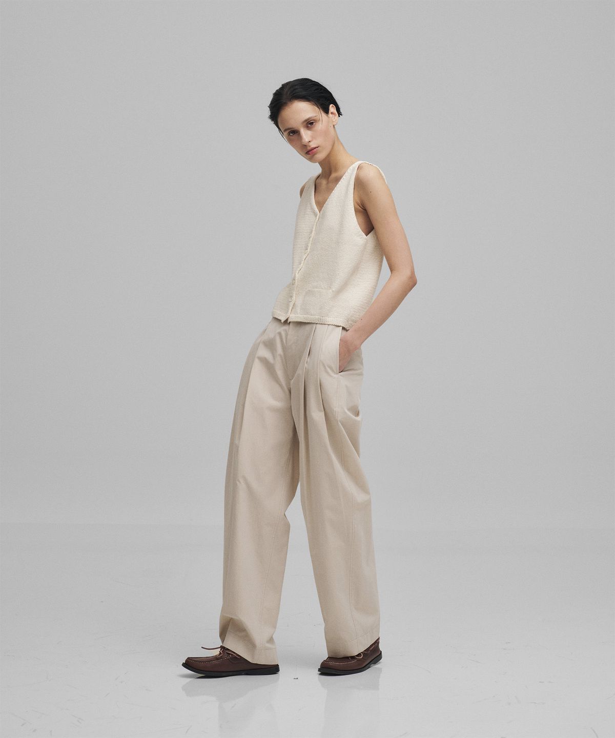 어나더오피스 우먼(ANOTHER OFFICE WOMEN) w. Structure 2tuck Wide Pants (Oat Milk)
