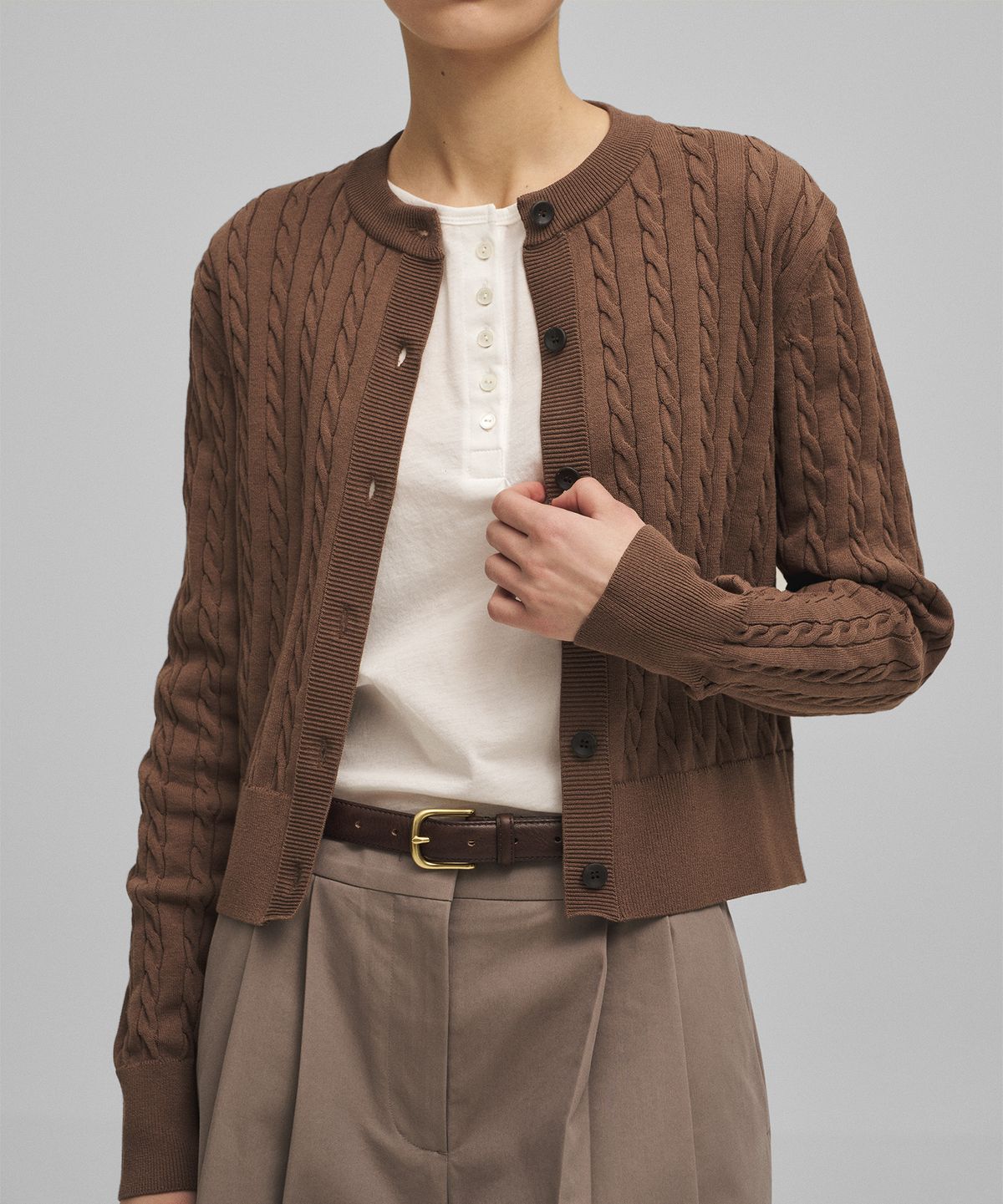 어나더오피스 우먼(ANOTHER OFFICE WOMEN) w. Current Cable Cardigan (Mild Brown)