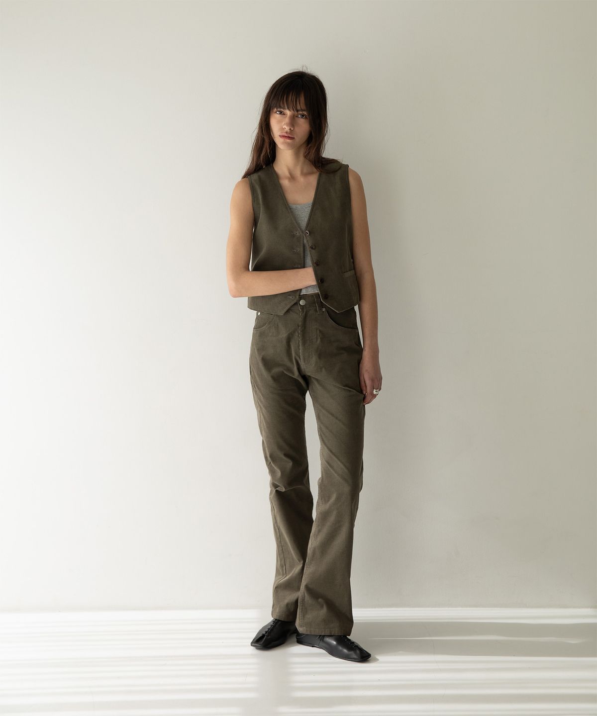 어나더오피스 우먼(ANOTHER OFFICE WOMEN) w. Jane Corduroy Vest (Olive Gray)