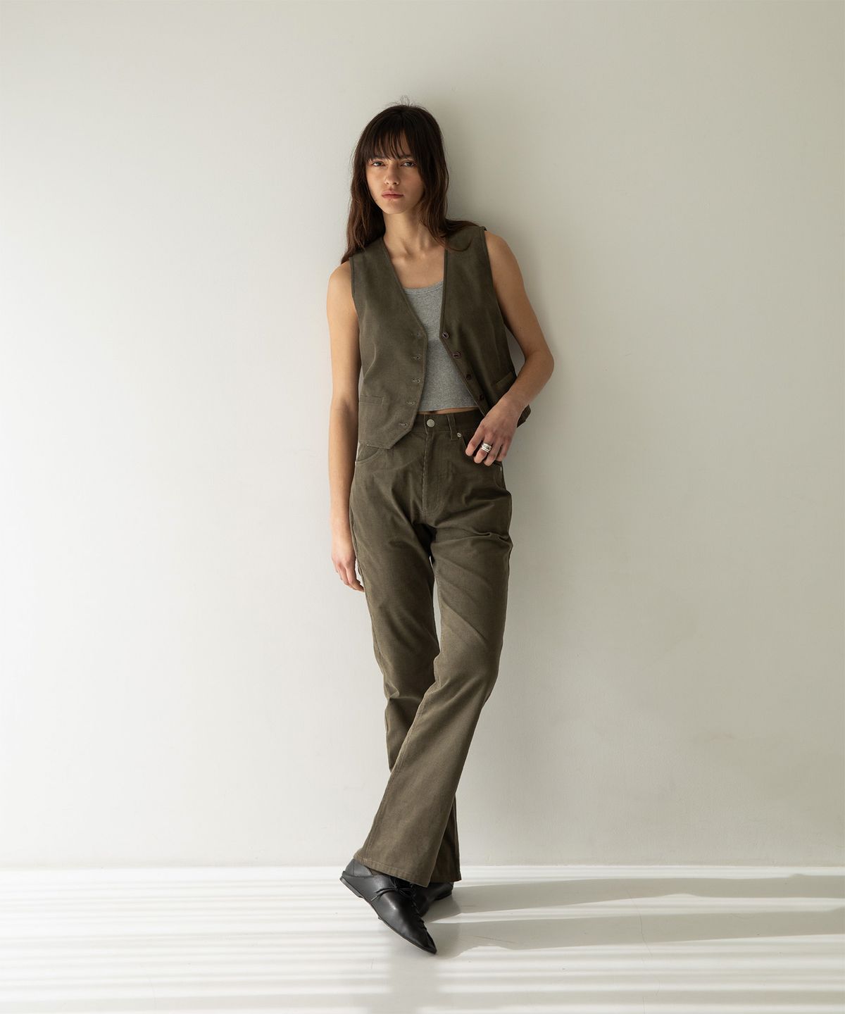 어나더오피스 우먼(ANOTHER OFFICE WOMEN) w. Jane Corduroy Vest (Olive Gray)