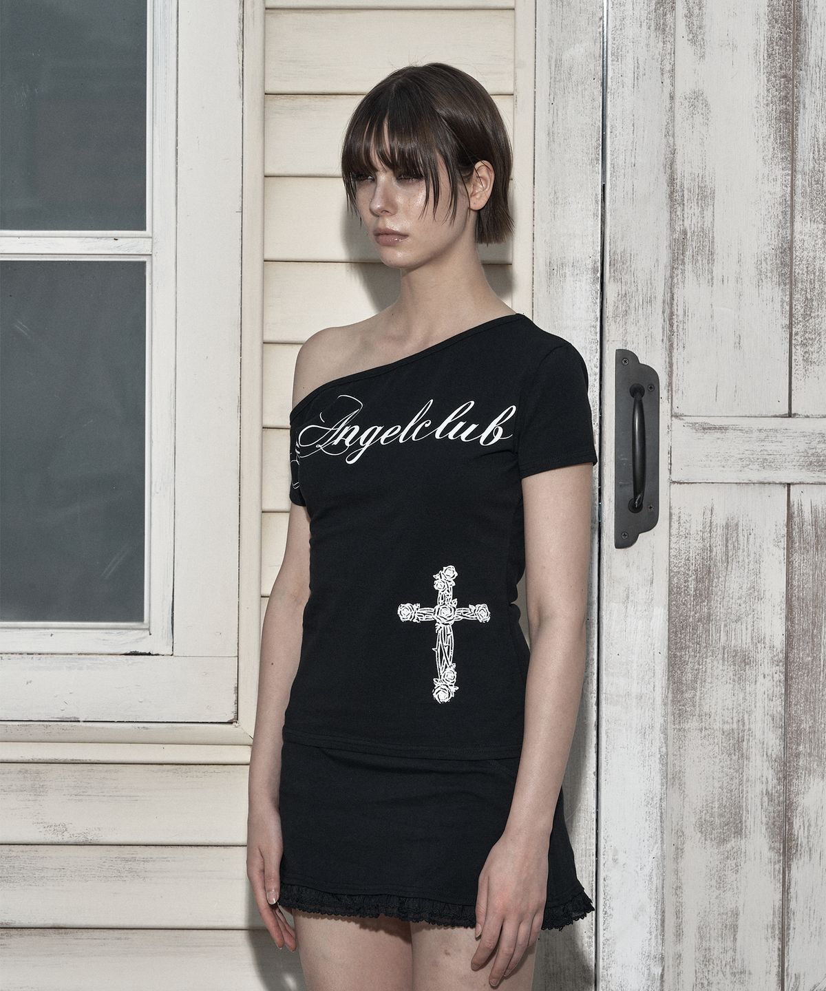 일리오(ILLIO) Black Angel one shoulder t-shirts