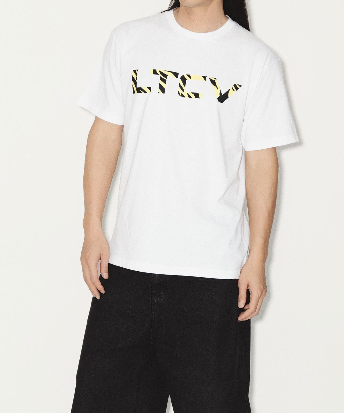 라이프타임콜렉티브(LIFETIMECOLLECTIVE) 지브라 로고 반팔 티셔츠 화이트