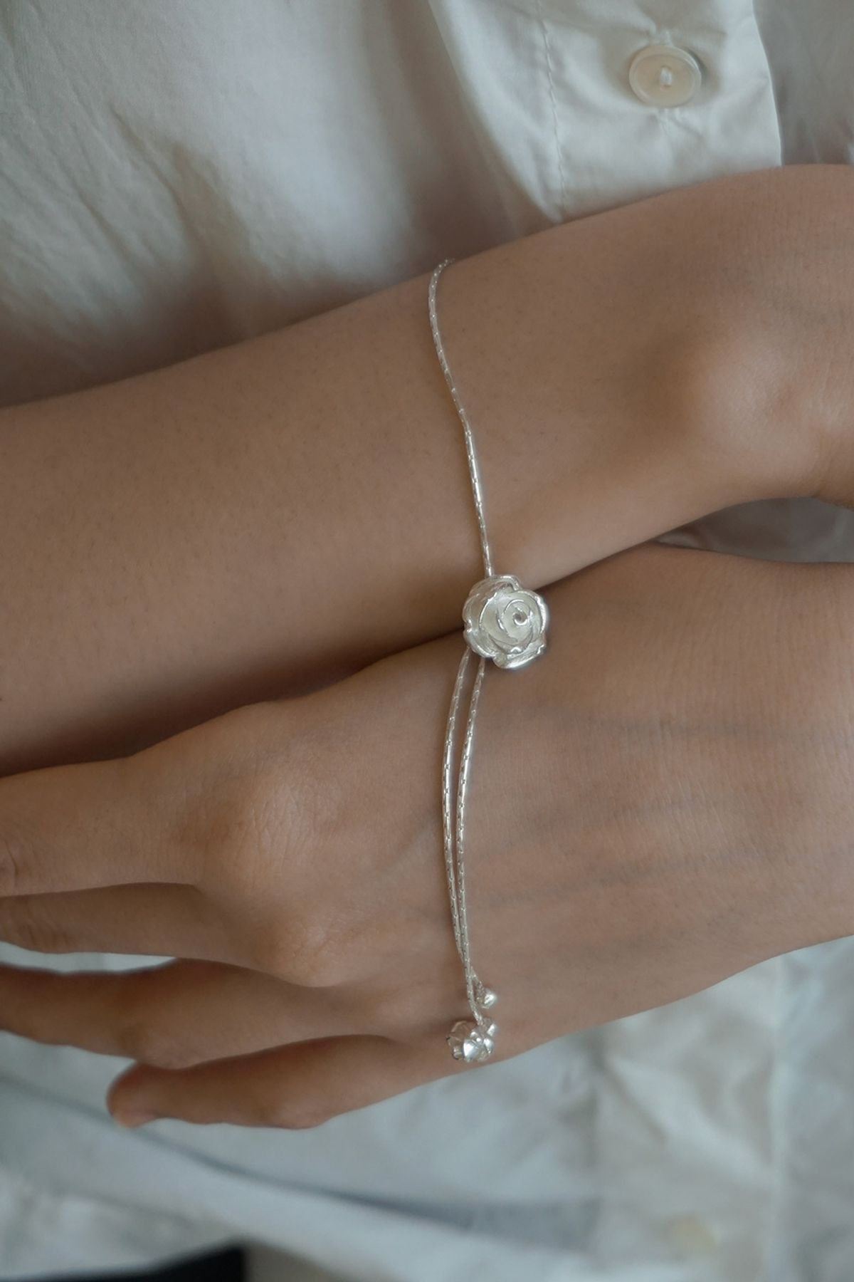 페어오브러브(PAIR OF LOVE) [925SILVER]DOUBLE FLOWER DROP BRACELET