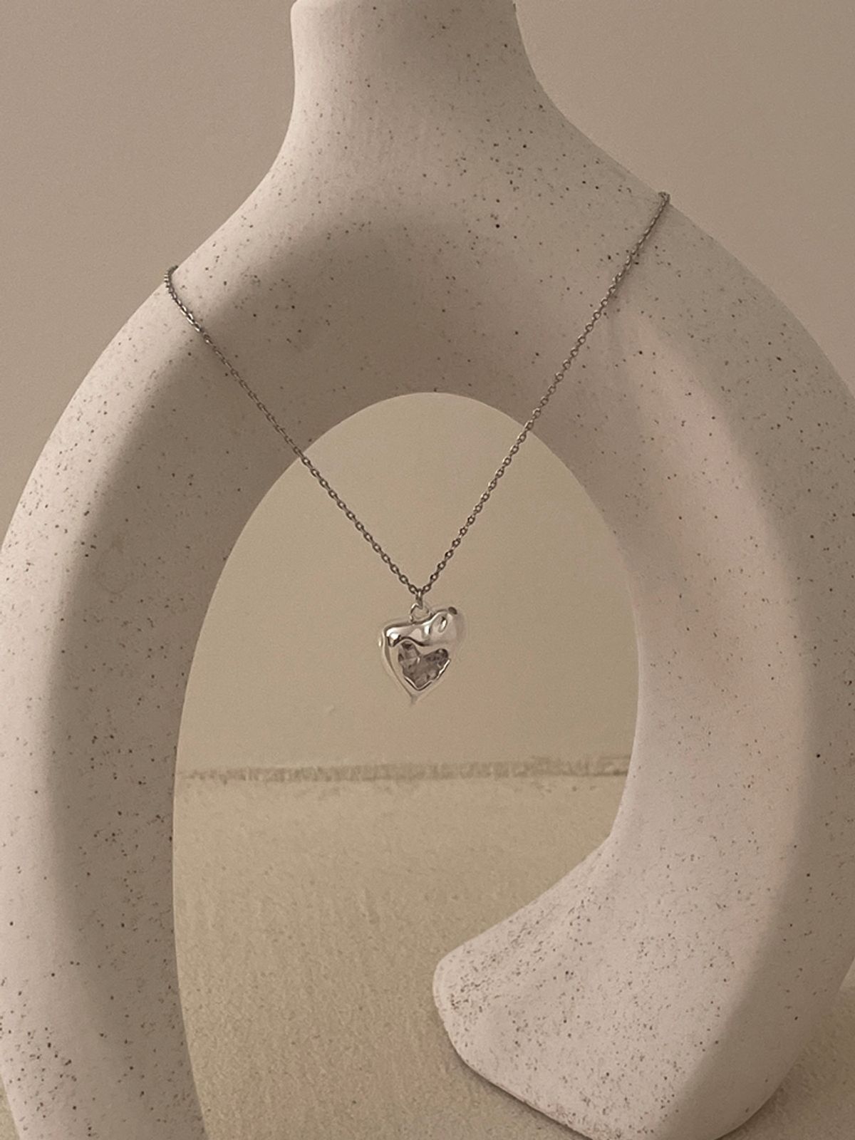 엘리오나(ELYONA) ELA 11 Necklace 메탈 하트 목걸이