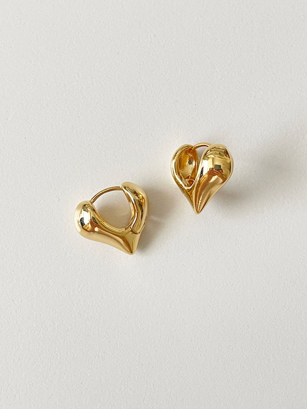 엘리오나(ELYONA) ELA 07 Earrings (gold/silver) 원터치 하트 귀걸이
