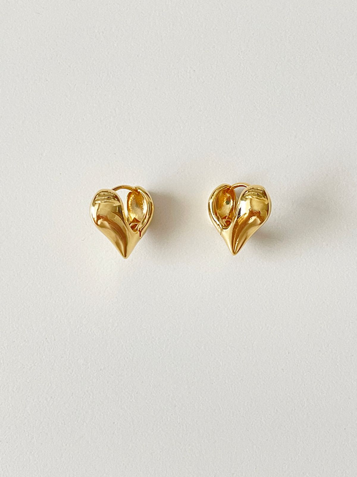 엘리오나(ELYONA) ELA 07 Earrings (gold/silver) 원터치 하트 귀걸이