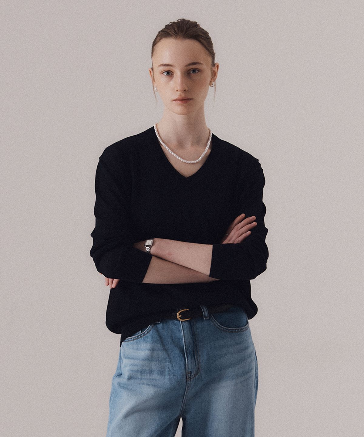 실른(SILN) Fine sheer v-neck pullover knit (NAVY)