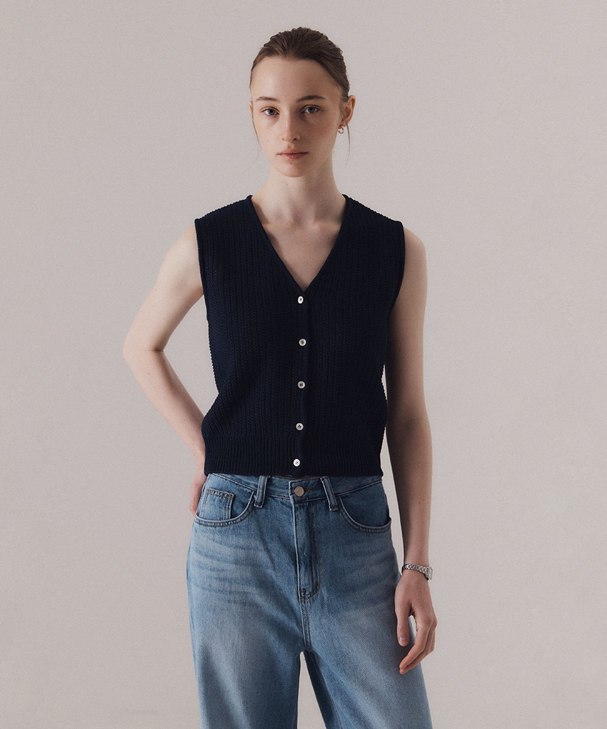 실른(SILN) Henri textured knit vest (NAVY)