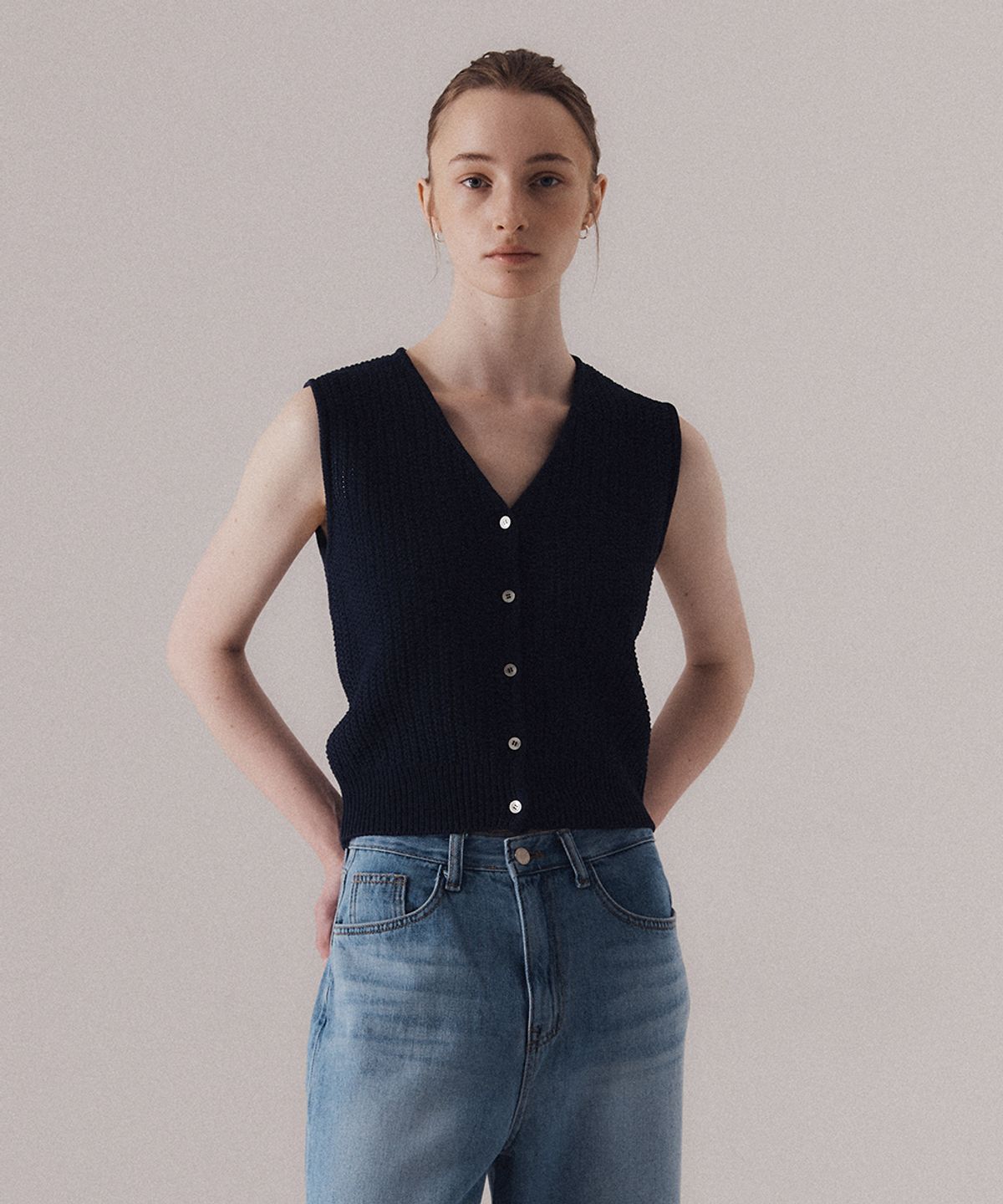 실른(SILN) Henri textured knit vest (NAVY)