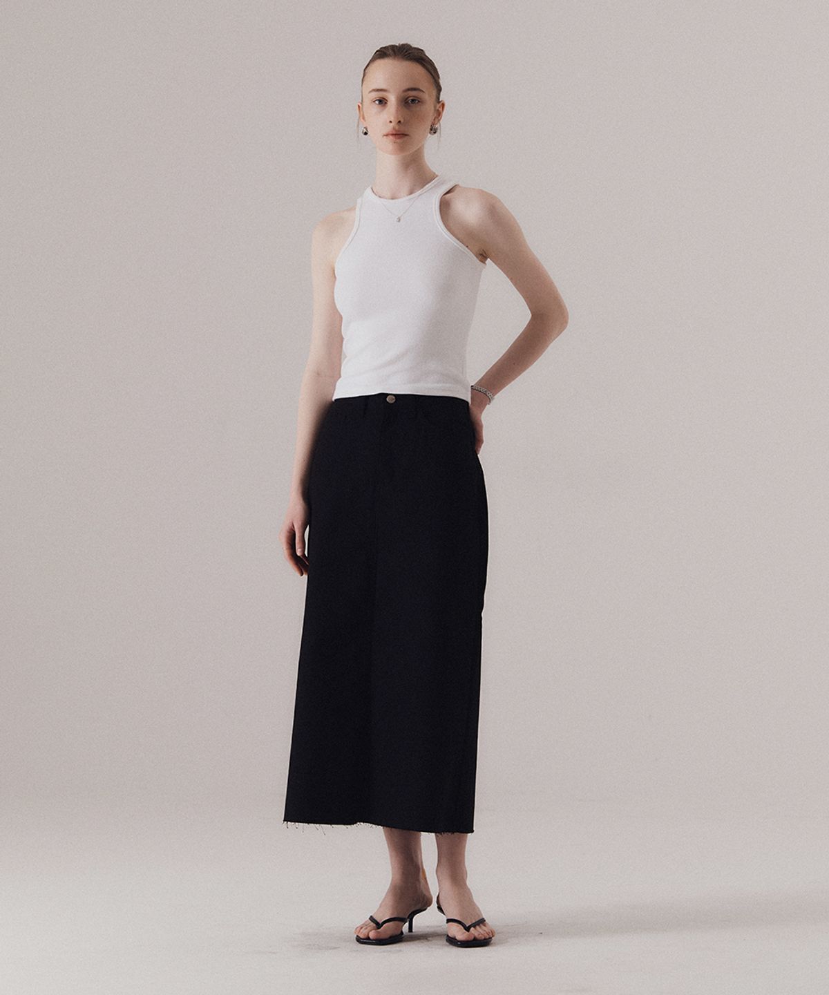 실른(SILN) Frayed hem cotton skirt (BLACK)