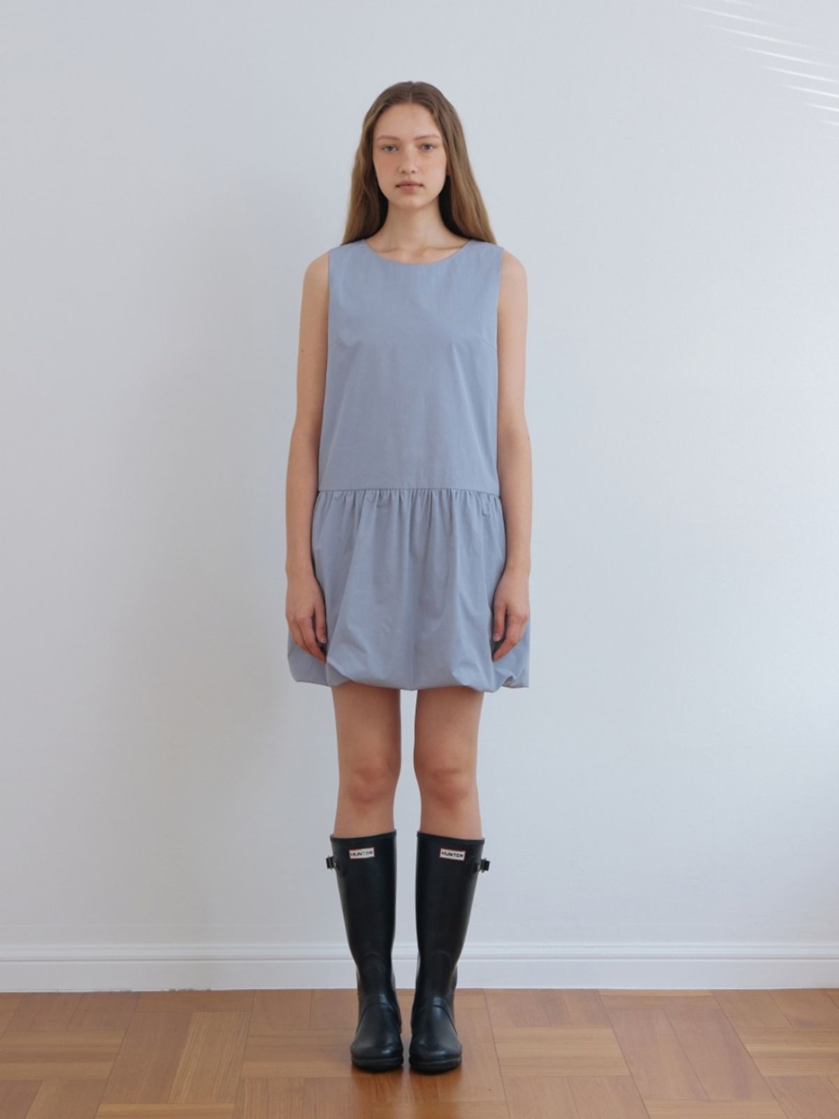 어나우트(UNNOUT) BANDING BALLOON MINI DRESS SKY
