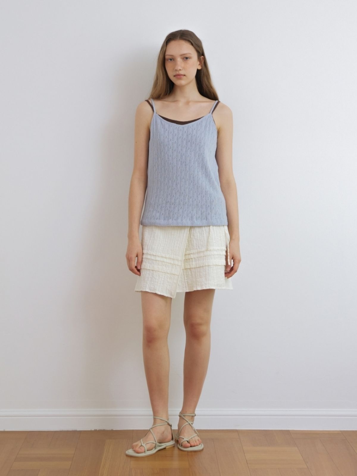 어나우트(UNNOUT) CROCHET SLEEVELESS SHIRT SKY