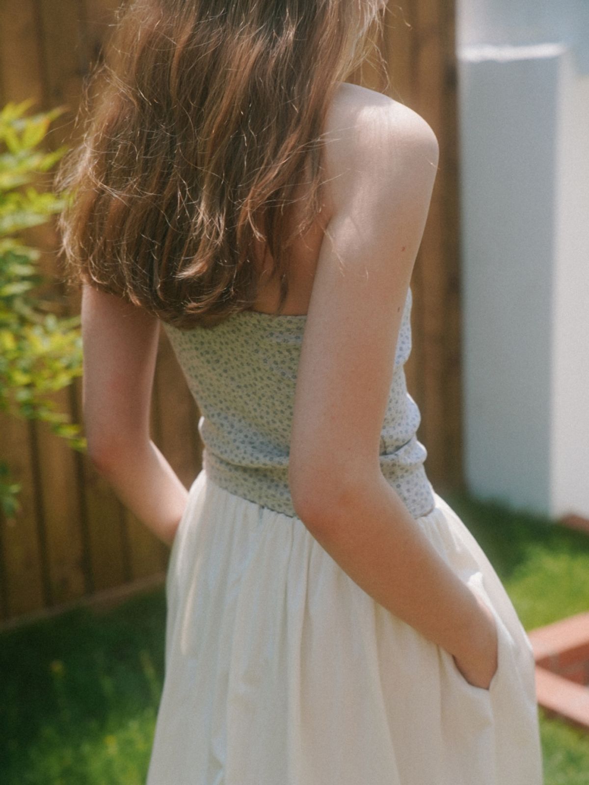 어나우트(UNNOUT) FLORAL TUBE TOP GREY