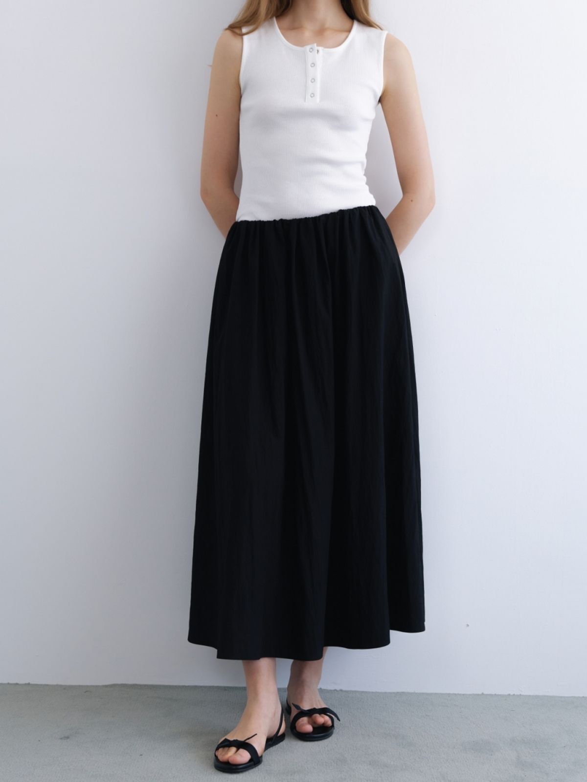 어나우트(UNNOUT) MAXI FULL SKIRT BLACK