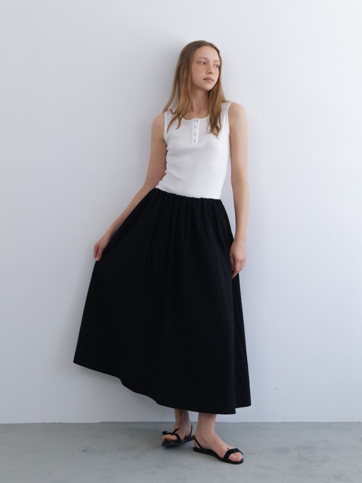 어나우트(UNNOUT) MAXI FULL SKIRT BLACK