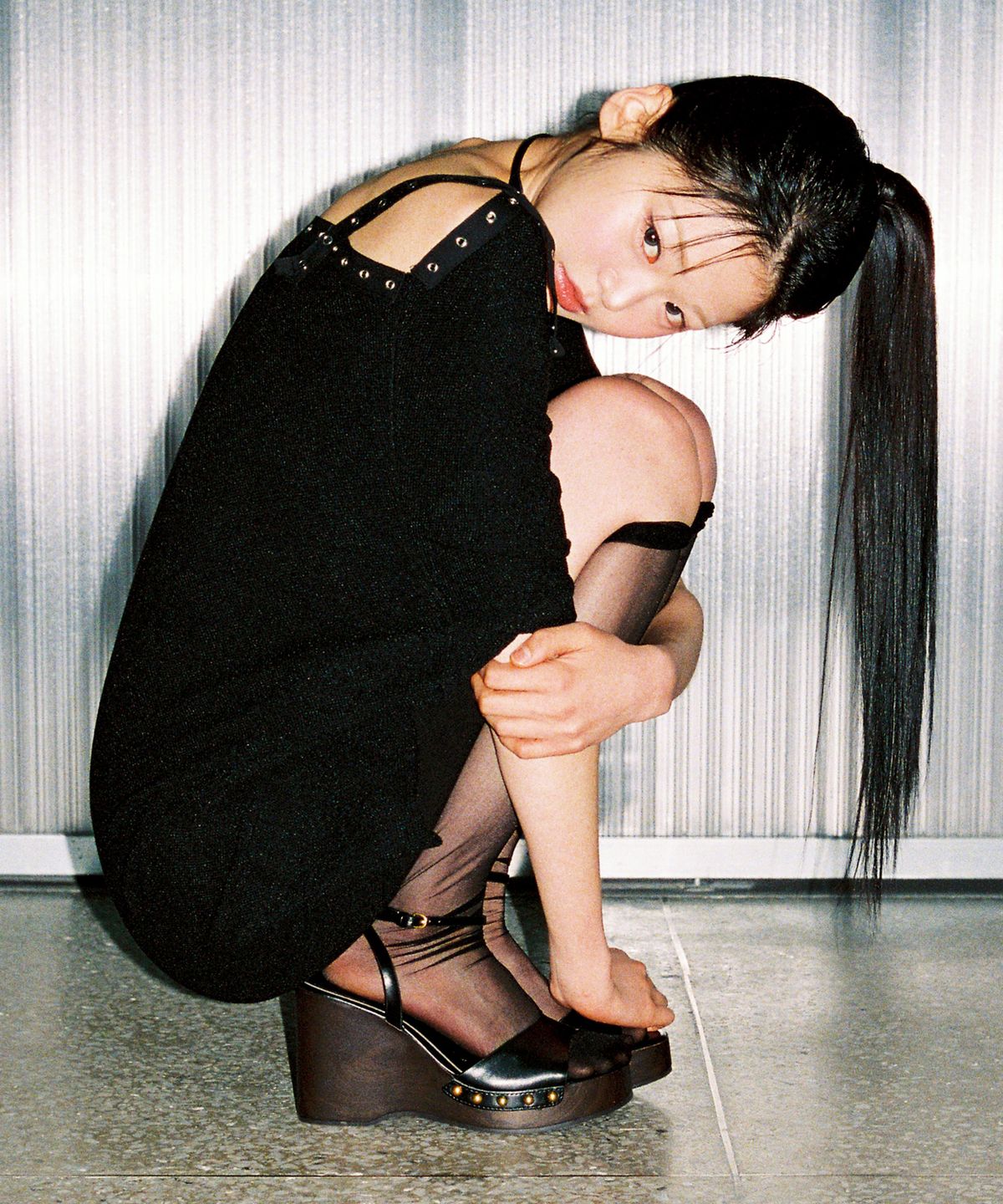 닐링(NILLRING) D07.00 Unbalanced boat neck short-sleeved Dress _ Black