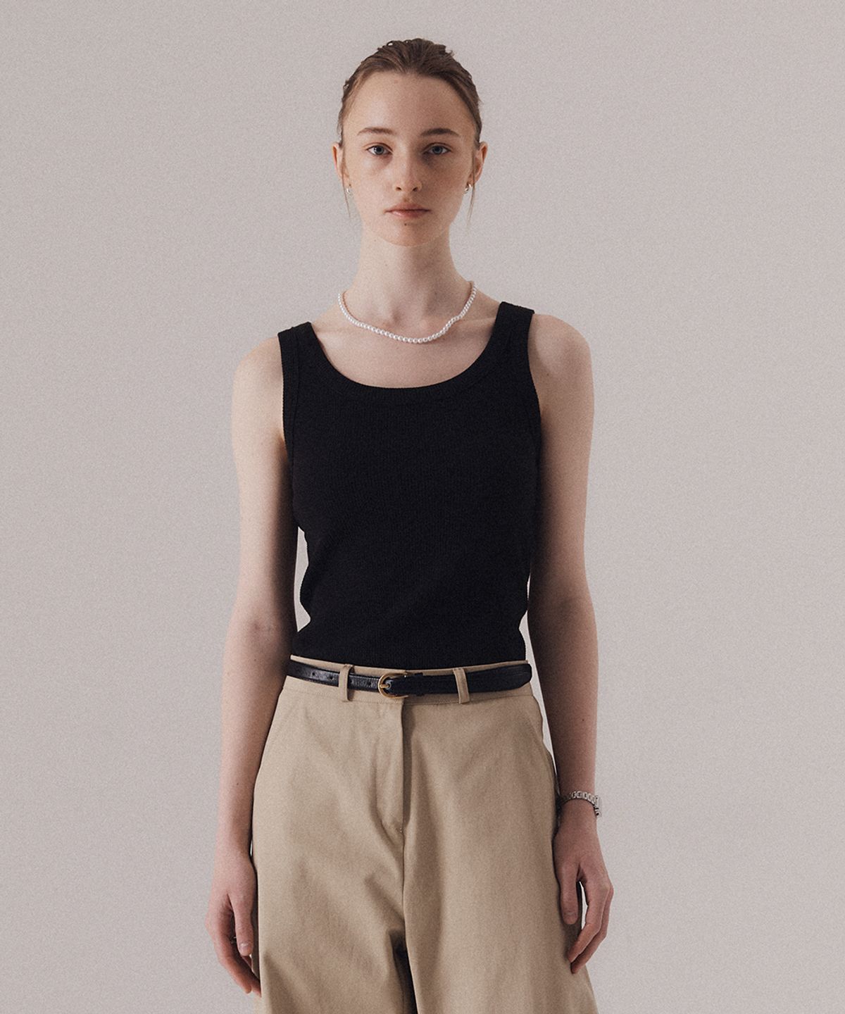 실른(SILN) Classy scoop neck sleeveless (BLACK)