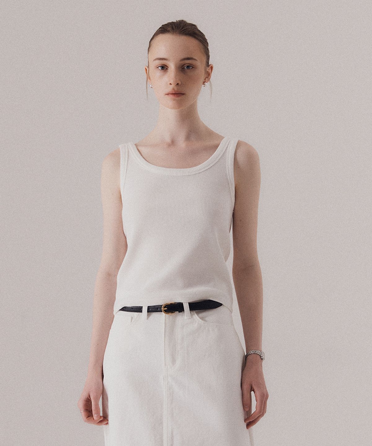 실른(SILN) Classy scoop neck sleeveless (WHITE)
