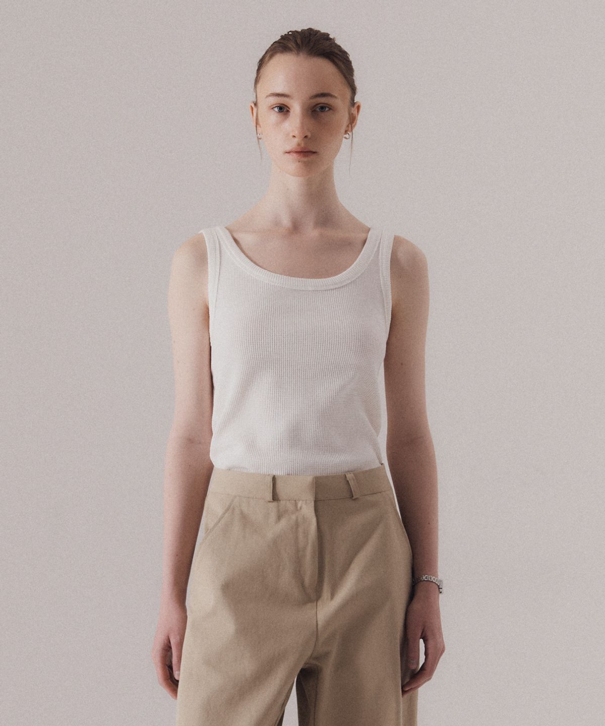 실른(SILN) Classy scoop neck sleeveless (WHITE)