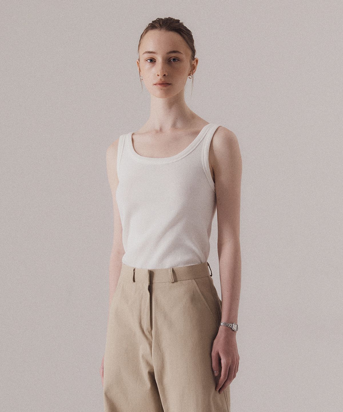 실른(SILN) Classy scoop neck sleeveless (WHITE)
