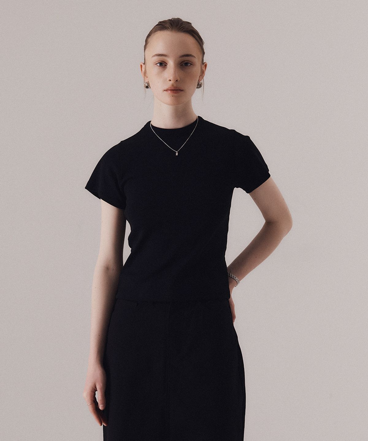 실른(SILN) Classy essential t-shirt (BLACK)
